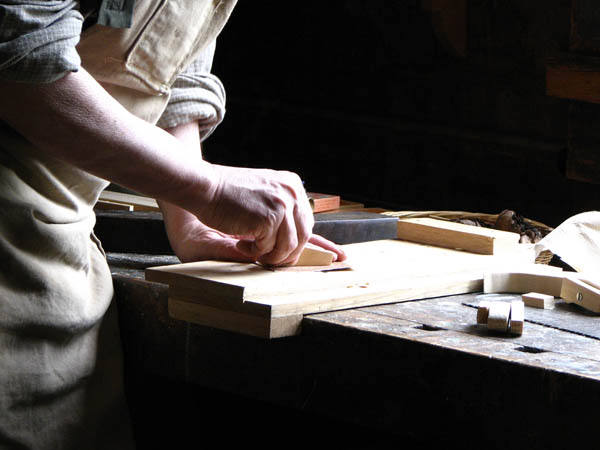 Nuestra <strong>carpintería de madera en  Etxarri-Aranatz</strong> es una empresa de <strong>herencia familiar</strong>, por lo que  contamos con gran <strong>experiencia </strong>en la profesión.